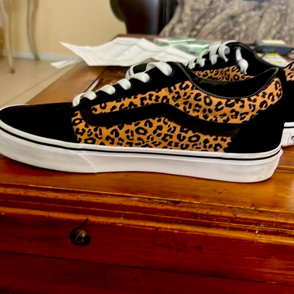 Jaguar print vans. Like new. Good condition